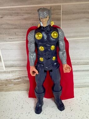 Marvel Thor Action Figure 11” Hasbro 2013 Avengers Toy w/ Cape